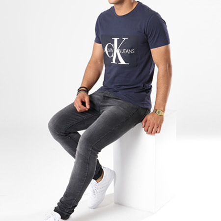 Calvin Klein - Tee Shirt Basic Monogram Box Logo 7842 Bleu Marine