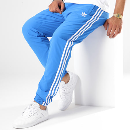 Adidas Originals - Pantalon Jogging Bandes Brodées Warm Up DH5765 Bleu Clair Blanc