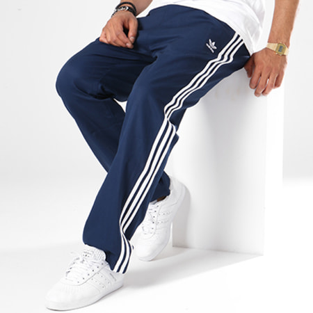 Adidas Originals - Pantalon Jogging Bandes Brodées Co Woven DL8642 Bleu Marine Blanc