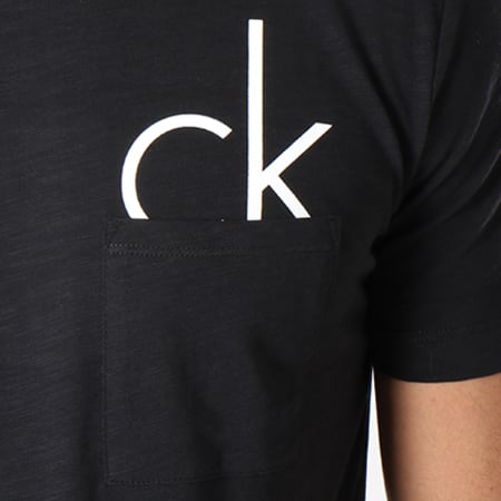 Calvin Klein - Tee Shirt Poche J30J300886 Noir 