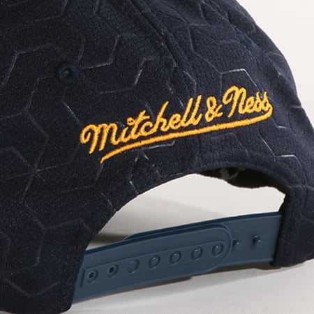 Mitchell and Ness - Casquette Cleveland Cavaliers BH72RX Bleu Marine 