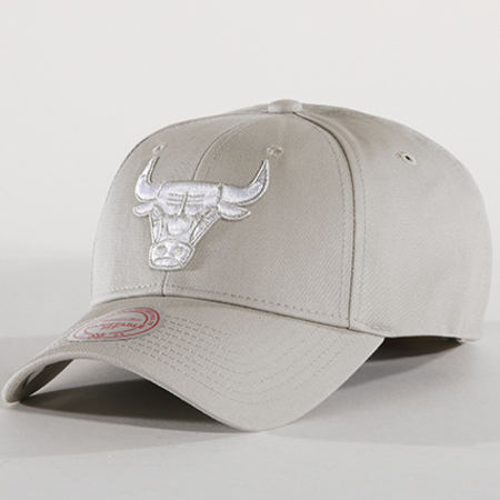 Mitchell and Ness - Casquette Team Logo Low Pro Chicago Bulls Gris