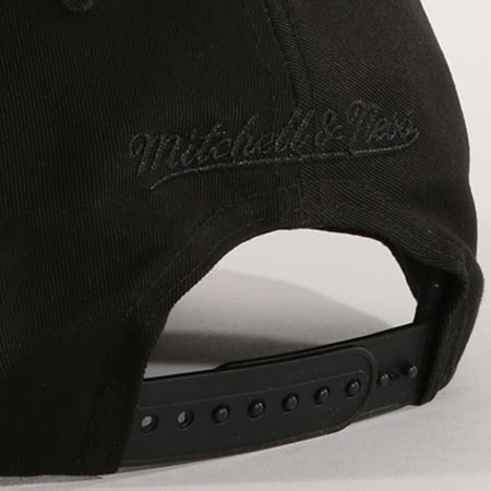 Mitchell and Ness - Casquette Team Logo Low Pro Chicago Bulls Noir