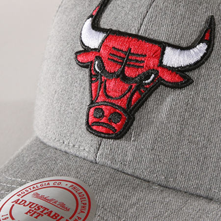 Mitchell and Ness - Casquette Team Logo Low Pro Chicago Bulls Gris Chiné