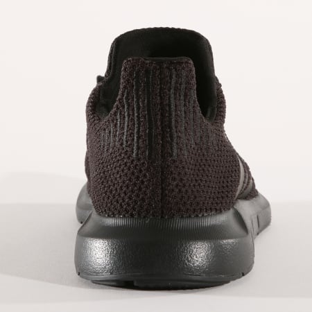Adidas Originals - Baskets Swift Run AQ0863 Core Black Footwear White