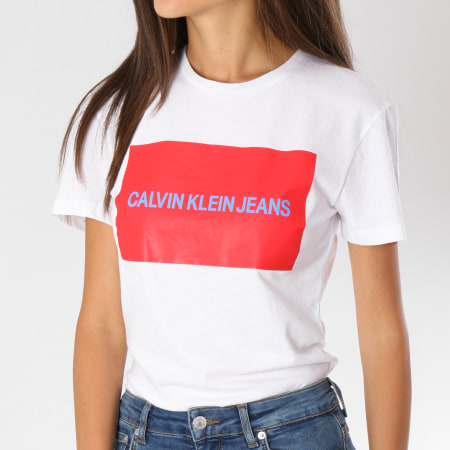 Calvin Klein - Tee Shirt Femme Institutionnal Box Logo 7948 Blanc Rouge