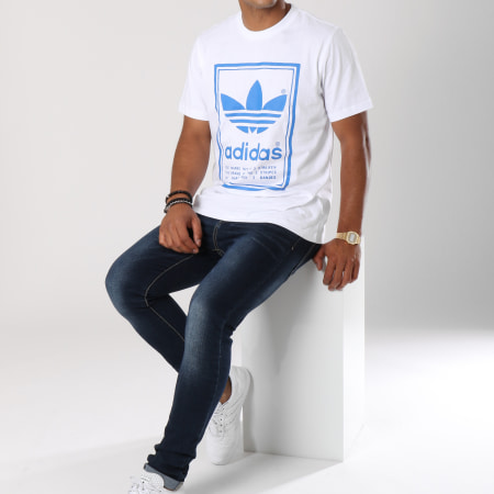 Adidas Originals - Tee Shirt Vintage DJ2716 Blanc Bleu Clair