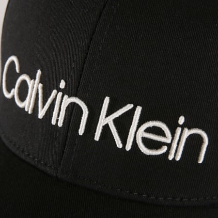 Calvin Klein - Casquette Logo Embroidery 4106 Noir Blanc