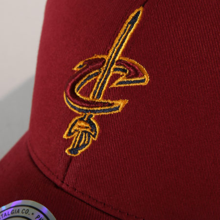 Mitchell and Ness - Casquette Team Logo Low Pro Cleveland Cavaliers Bordeaux