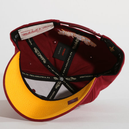 Mitchell and Ness - Casquette Team Logo Low Pro Cleveland Cavaliers Bordeaux