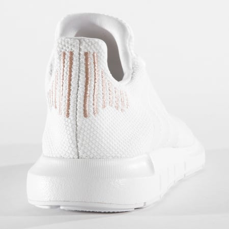 Adidas Originals - Baskets Femme Swift Run B37719 Footwear White Crystal White
