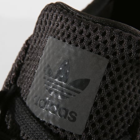Adidas Originals - Baskets Femme Swift Run B37723 Core Black Carbon Footwear White