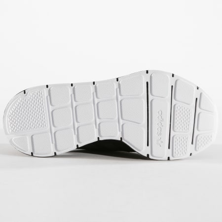 Adidas Originals - Baskets Femme Swift Run B37723 Core Black Carbon Footwear White