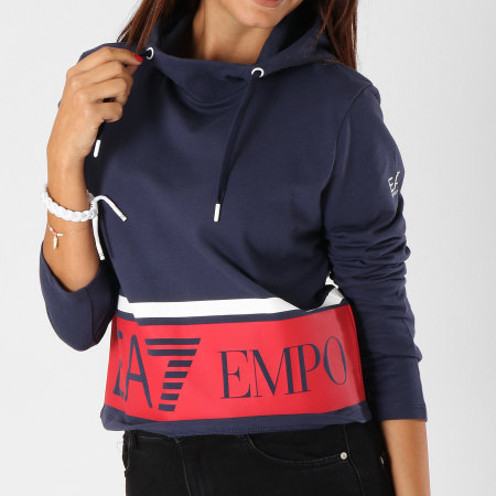 EA7 Emporio Armani - Tee Shirt Manches Longues Capuche Crop Femme 6ZTM09-TJ39Z Bleu Marine Rouge Blanc