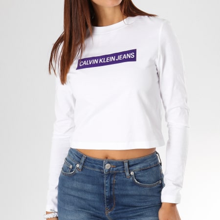 Calvin Klein - Tee Shirt Crop Manches Longues Femme Institutional Box 8880 Blanc