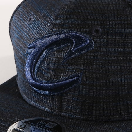 New Era - Casquette Snapback Engineered Fit Cleveland Cavaliers 11794810 Bleu Marine Chiné
