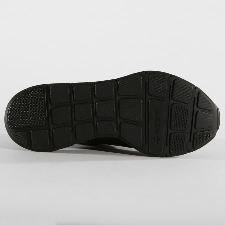 Adidas Originals - Baskets Swift Run Barrier B42233 Core Black 