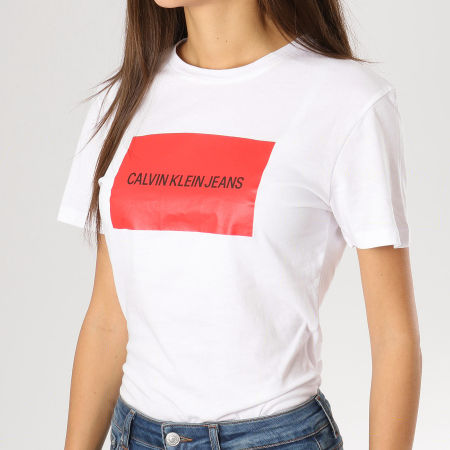 Calvin Klein - Tee Shirt Femme Institutional Box Slim Blanc Rouge