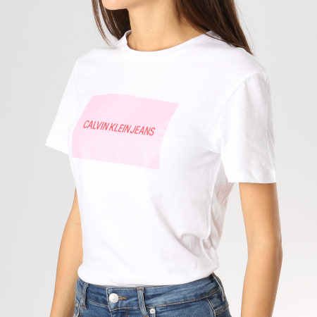 Calvin Klein - Tee Shirt Femme Institutional Box Slim Blanc Rose