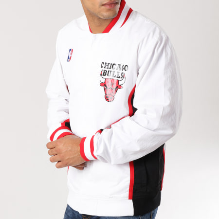 Mitchell and Ness - Veste Chicago Bulls Authentic Warm Up Blanc Rouge Noir 