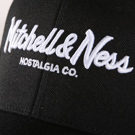 Mitchell and Ness - Casquette 110 INTL230 Noir Blanc