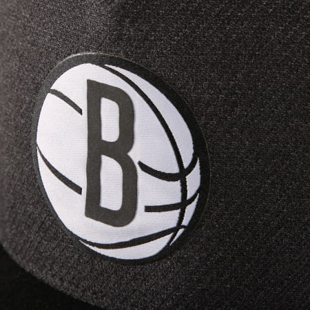 Mitchell and Ness - Casquette Snapback Brooklyn Nets Varisty Gris Anthracite Noir