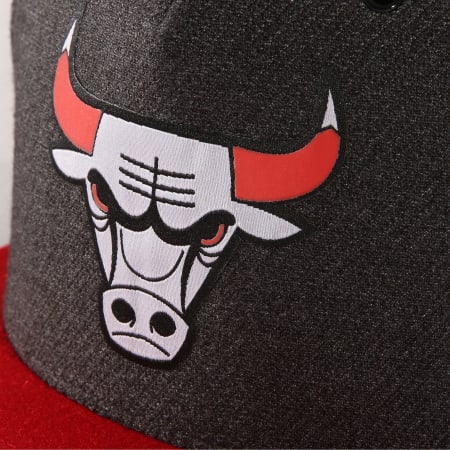 Mitchell and Ness - Casquette Snapback Chicago Bulls Varisty Gris Anthracite Rouge
