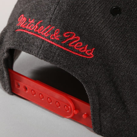Mitchell and Ness - Casquette Snapback Chicago Bulls Varisty Gris Anthracite Rouge