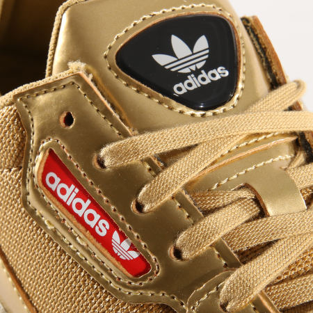 Adidas Originals - Baskets Femme Falcon CG6247 Gold Metal Off White