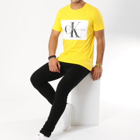 Calvin Klein - Tee Shirt Monogram Box Logo 7843 Jaune Blanc