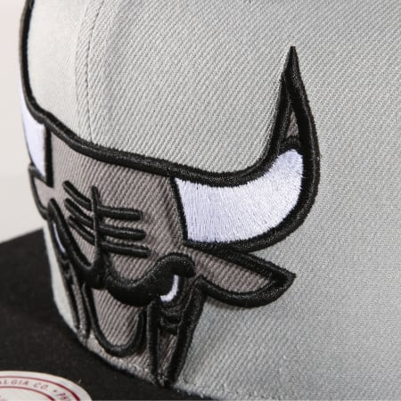 Mitchell and Ness - Casquette Snapback Chicago Bulls BH78DX Gris Noir