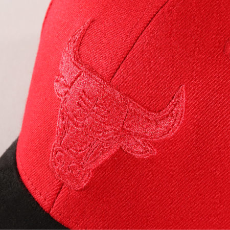 Mitchell and Ness - Casquette Chicago Bulls INTL266 Rouge Noir 