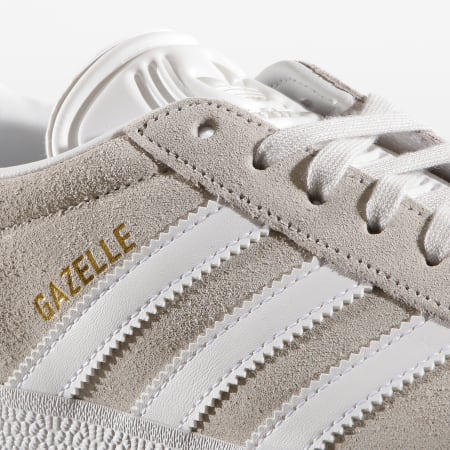 Adidas Originals - Baskets Gazelle F34053 Grey One Footwear White Gold Metallic