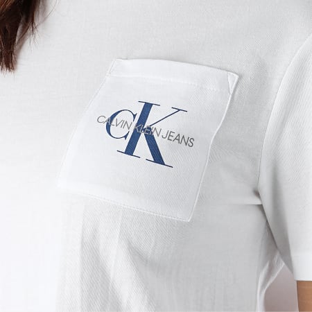 Calvin Klein - Tee Shirt Poche Crop Femme Monogram 9736 Blanc
