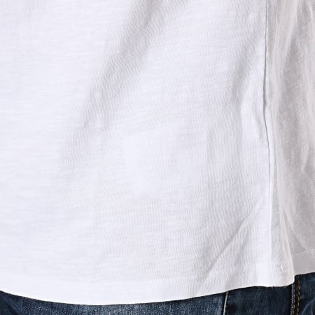Guess - Tee Shirt Poche M92I58-K8HM0 Blanc