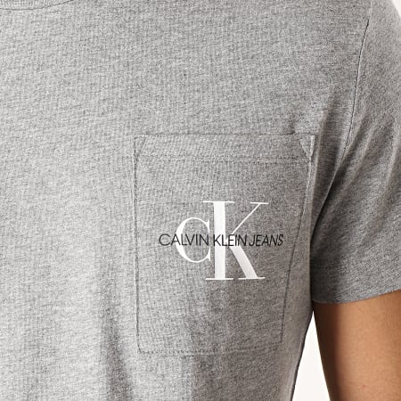 Calvin Klein - Tee Shirt Poche Monogram Pocket Slim 1023 Gris Chiné