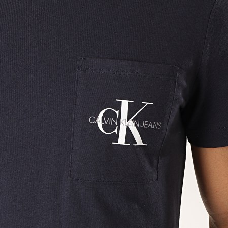 Calvin Klein - Tee Shirt Poche Monogram Pocket Slim 1023 Bleu Marine