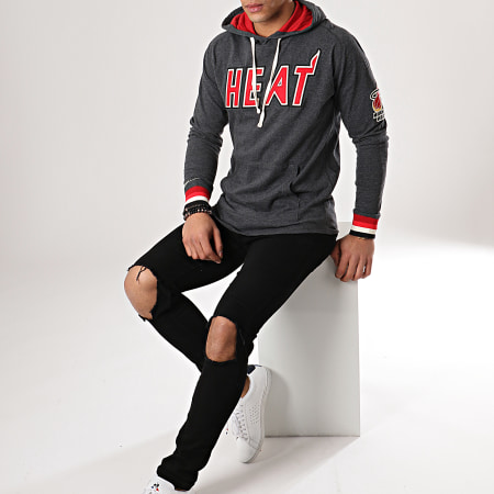 Mitchell and Ness - Tee Shirt Manches Longues Capuche Oversize Miami Heat Gris Anthracite Chiné 