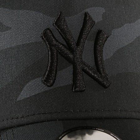 New Era - Casquette Trucker Camouflage Essential New York Yankees Gris Noir Camouflage