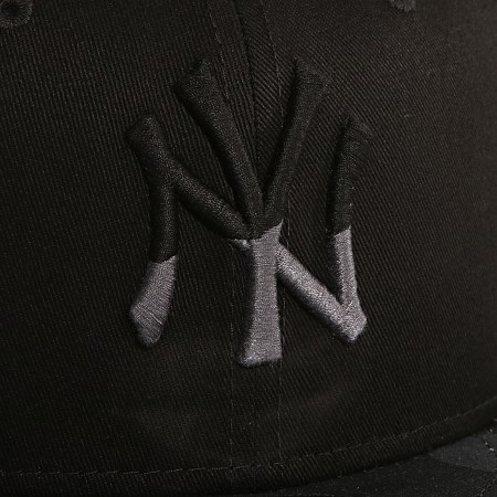 New Era - Casquette Snapback Camouflage Essential 950 New York Yankees Noir Gris Camouflage