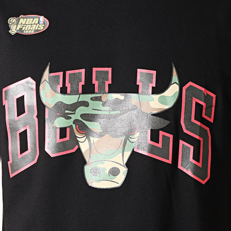 Mitchell and Ness - Tee Shirt Woodland Covert Chicago Bulls Noir