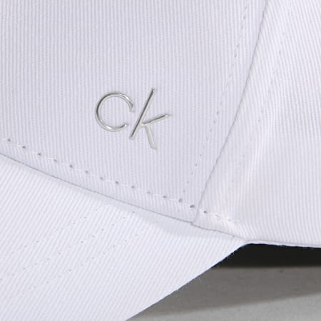 Calvin Klein - Casquette Metal 4722 Blanc Argenté
