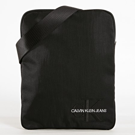 Calvin Klein - Sacoche Monogram Nylon Flatpack 4730 Noir