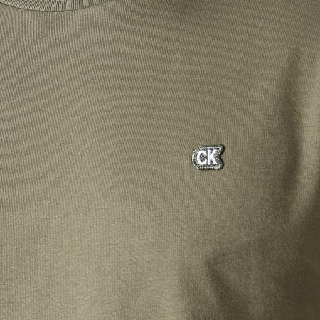 Calvin Klein - Tee Shirt Badge 2807 Vert Kaki
