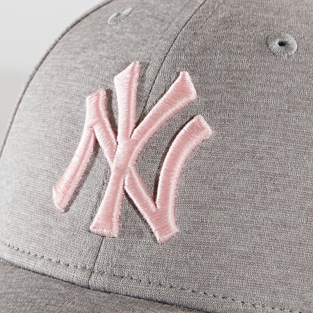New Era - Casquette Femme 9Forty Shadow Tech New York Yankees Gris Chiné
