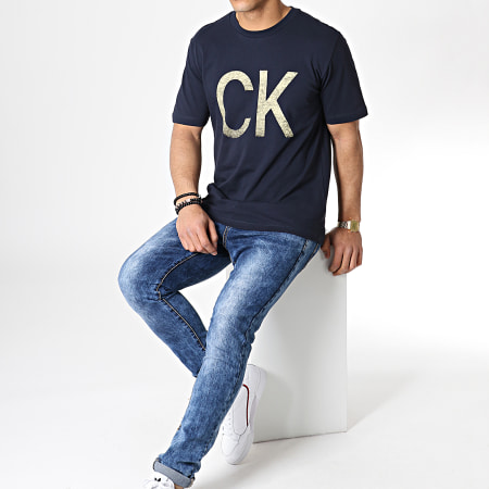 Calvin Klein - Tee Shirt Reversed Logo 2488 Bleu Marine Jaune