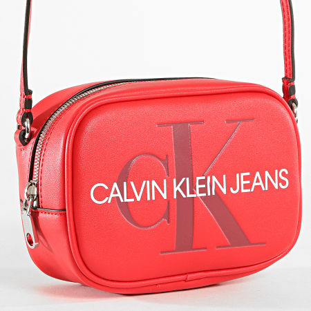Calvin Klein - Sacoche Femme Sculpted Monogram Camera 5524 Rouge