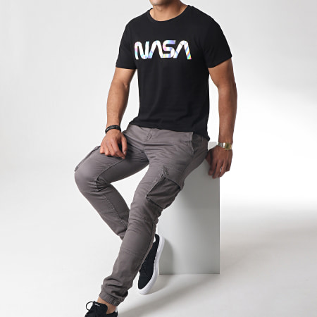 NASA - Camiseta Logo Gusano Iridiscente Negra