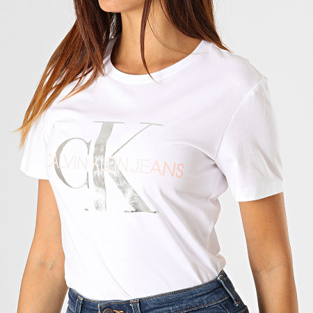 Calvin Klein - Tee Shirt Femme Metallic Monogram 1508 Blanc Argenté Rose Pastel