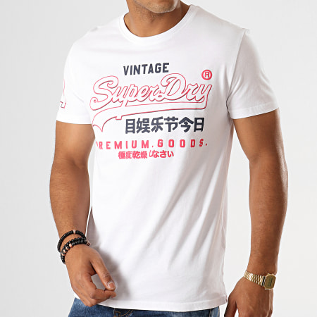 Superdry - Tee Shirt Premium Goods Outline M1000027A Blanc Rose Bleu Marine